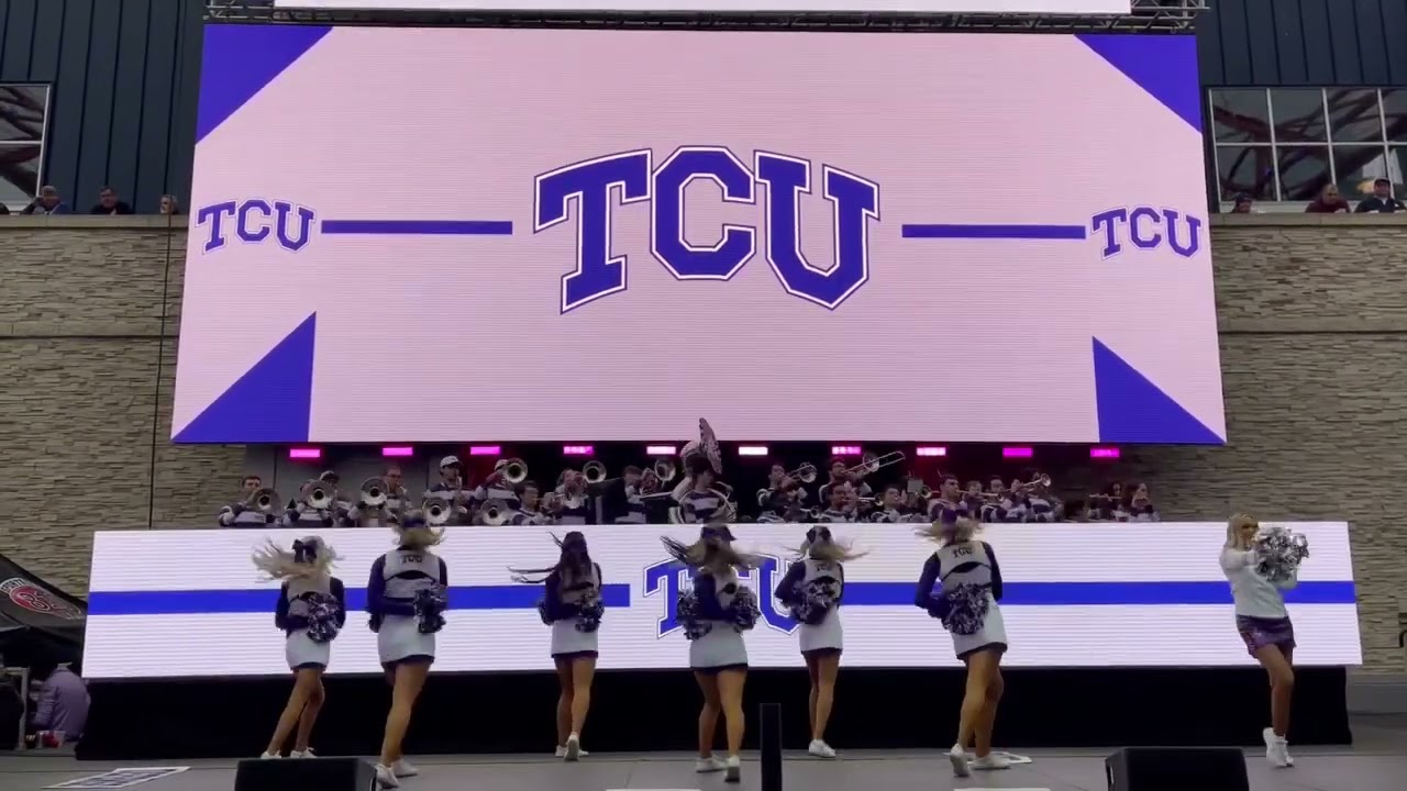 TCU cheerleaders and the pep band