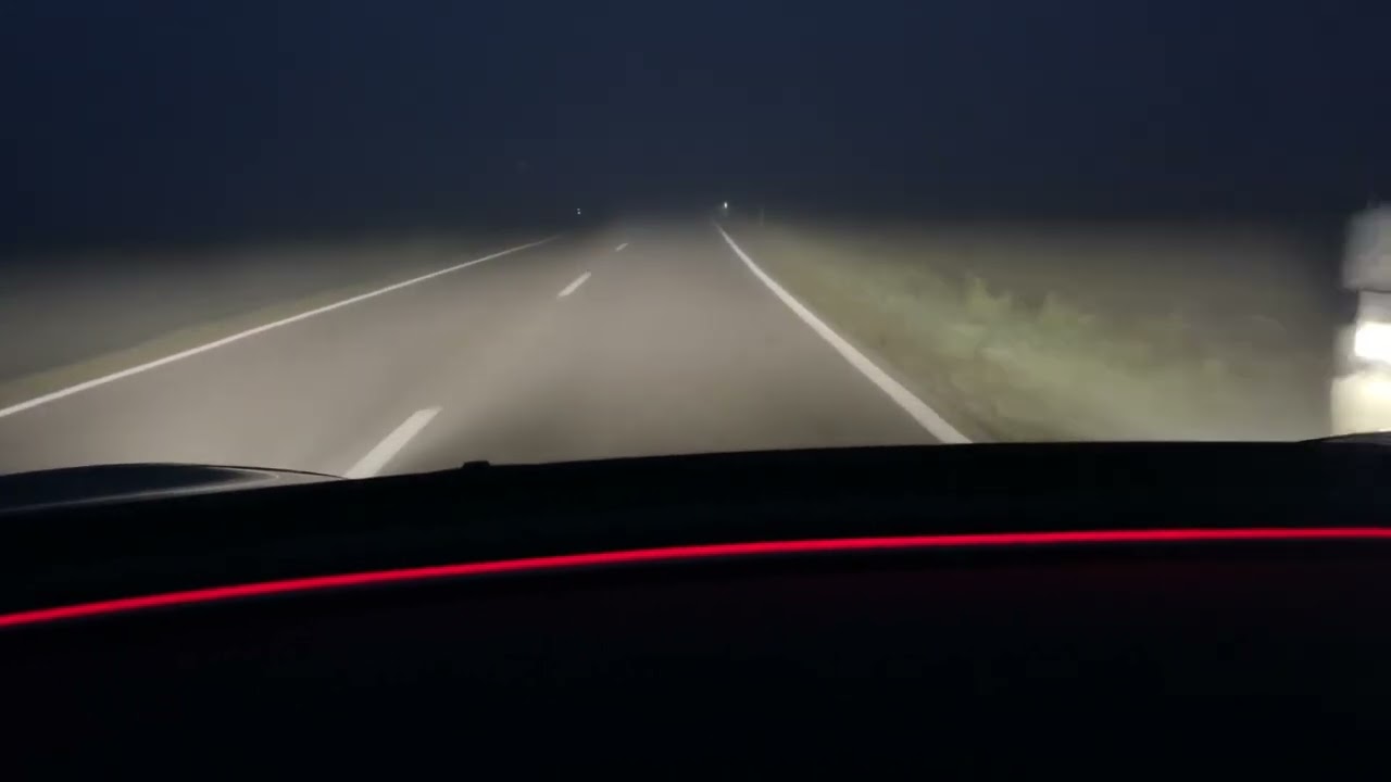 @tesla Model 3 Highland Matrix LED bei Nebel 