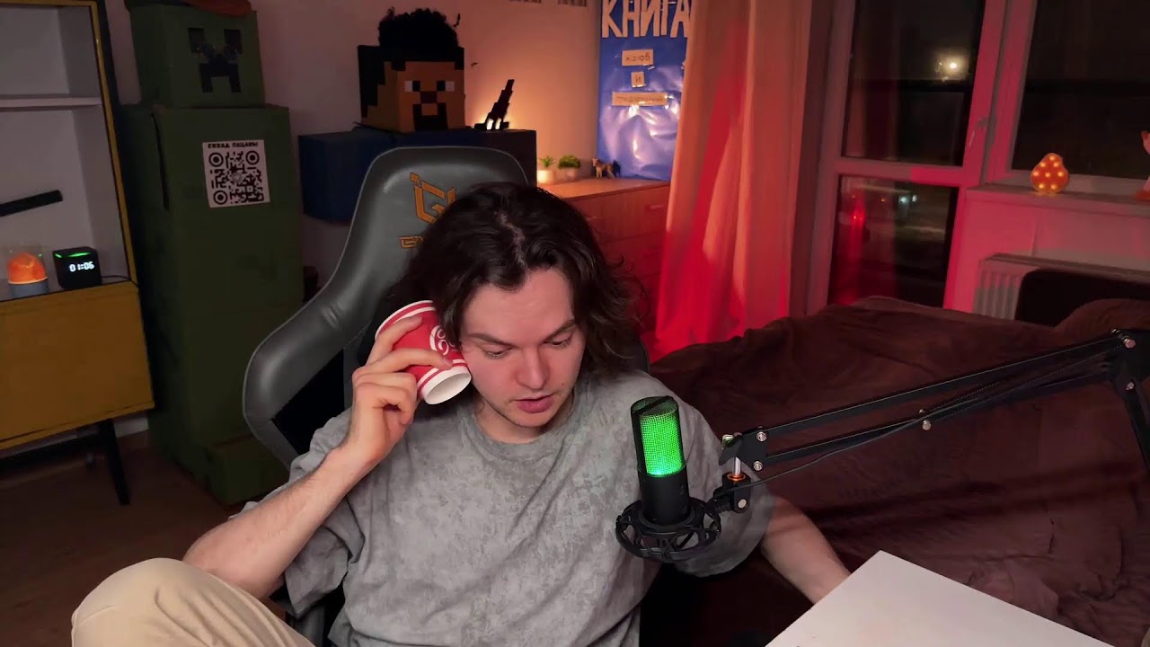 Опять он