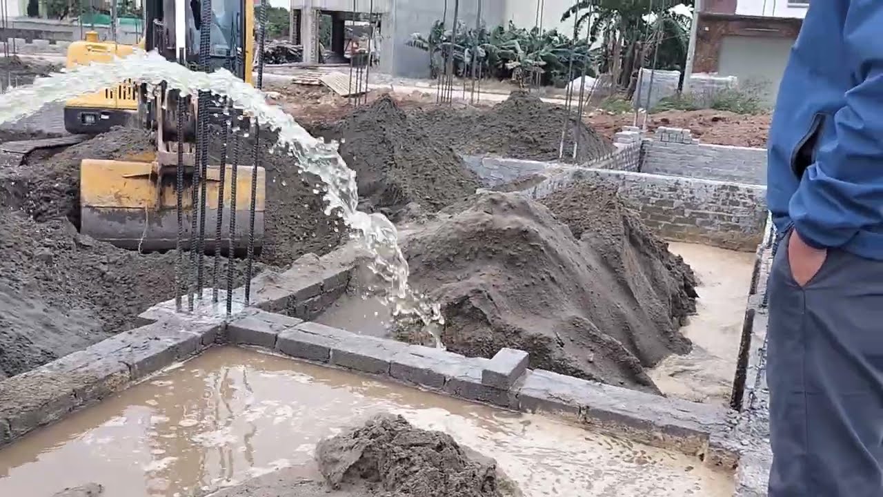 Đổ cát nền và bơm nước cùng lúc , không no bị lún #xaynha #construction #xaynhatho #xaydung 