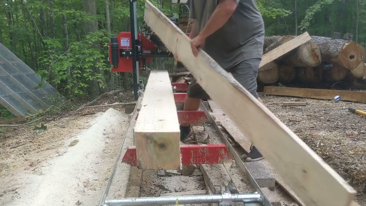 Making poplar 1x8x10's on the sawmill (MechMaxx 22)