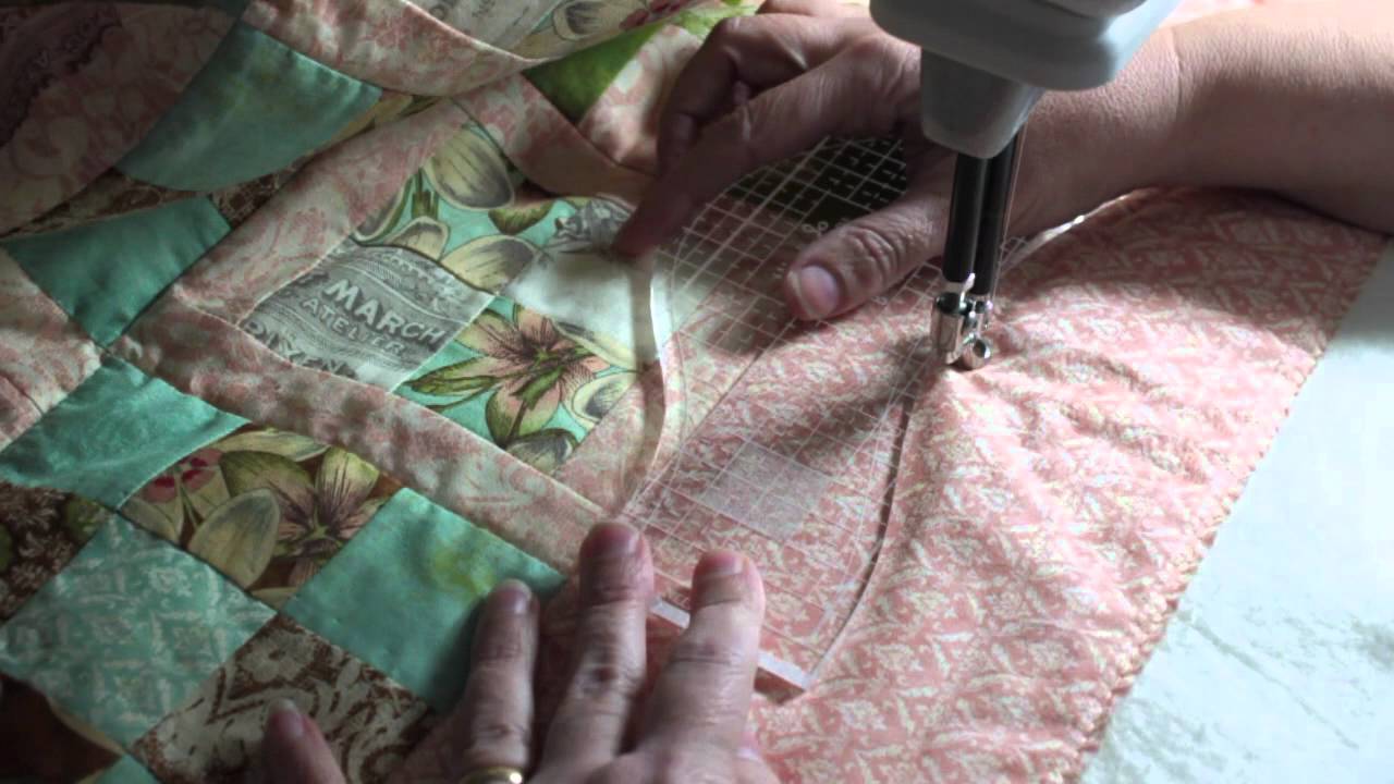 HQ Sweet Sixteen Sunday - Using Rulers, the new table overlay & quilting free form feathers