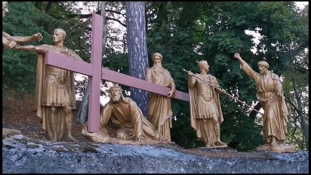 Las Monumentales Esculturas del Via Crucis en el Santuario de Lourdes