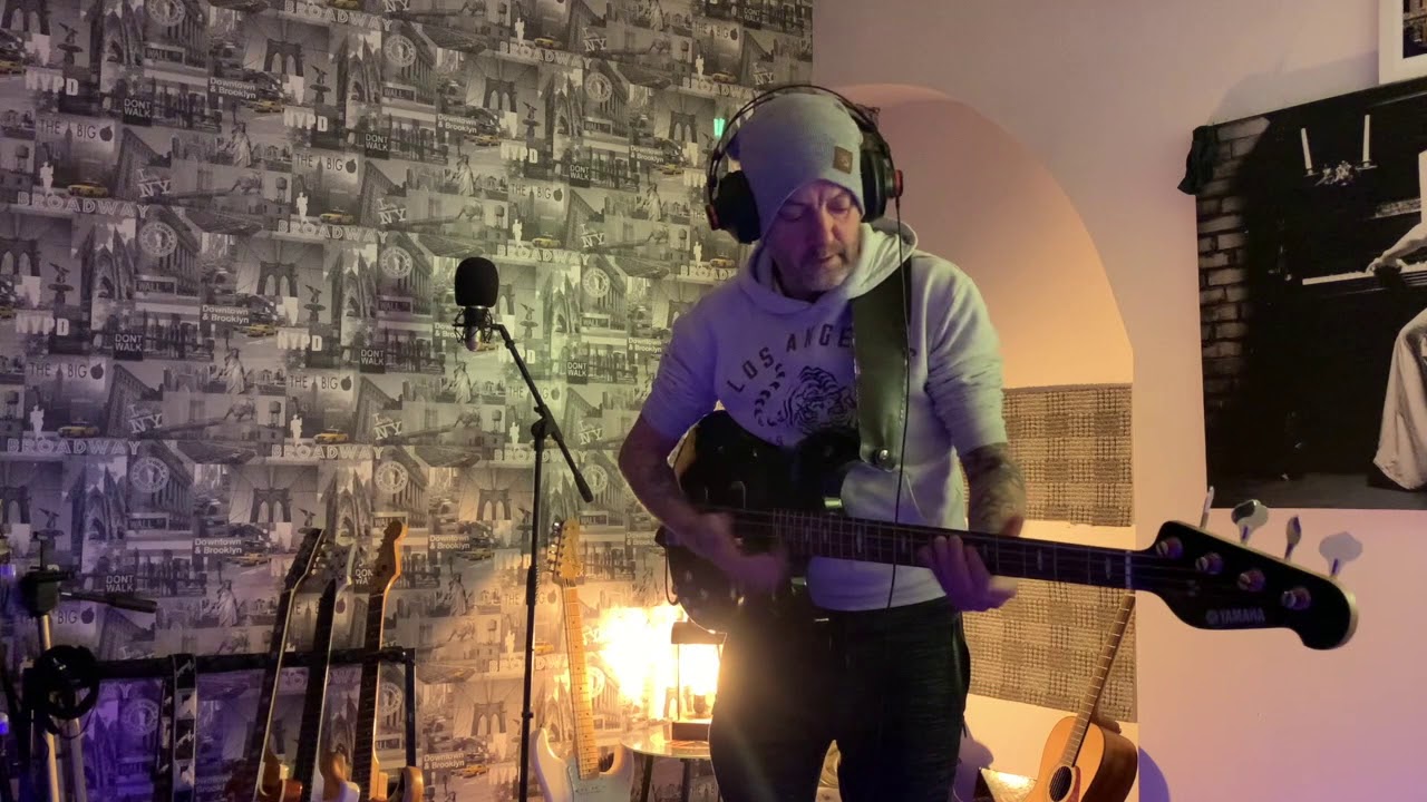Mr Pink level 42 bass cover. Yamaha bass guitar. Yamaha BB614.
