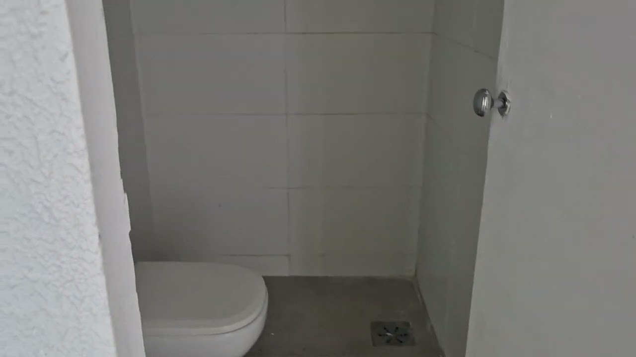 11151116- Sala a venda na Av. Rio Branco 156, ao lado da Estação Metrô Carioca. 