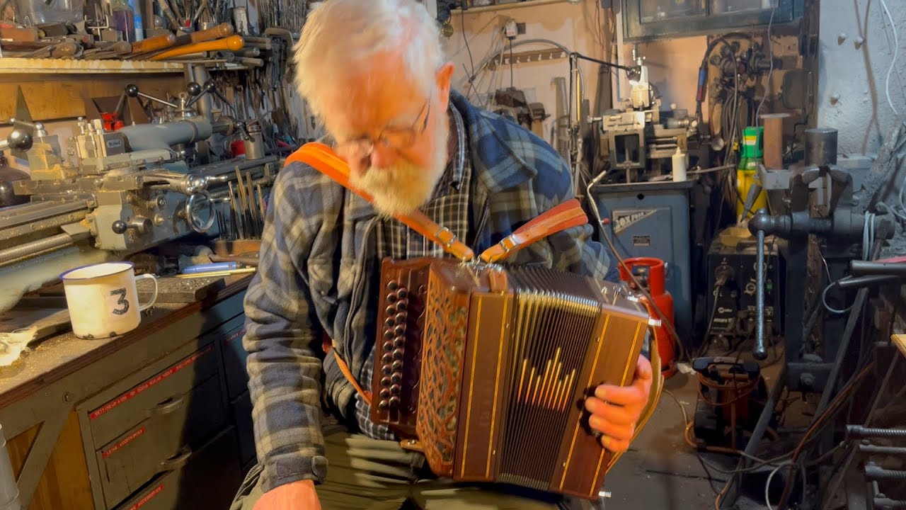 Squeezebox crack 3.   Old Black Joe