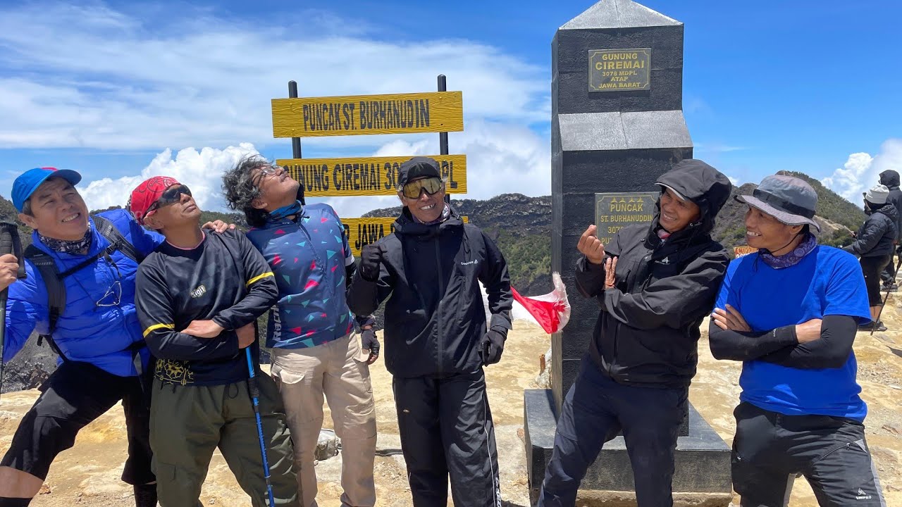 SUMMIT CERMAI VIA APUY. 3078 MDPL. 18 OKT. 2025.