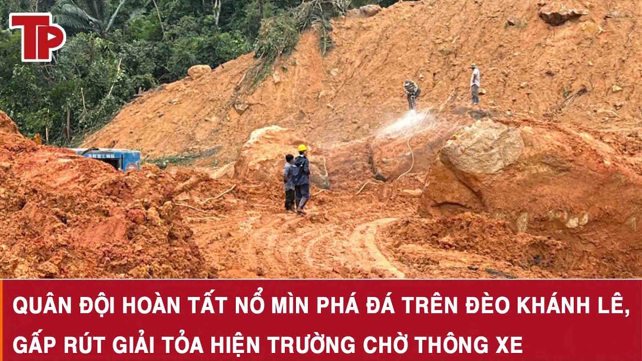 Quân đội hoàn tất nổ mìn phá đá trên đèo Khánh Lê, gấp rút giải tỏa hiện trường chờ thông xe