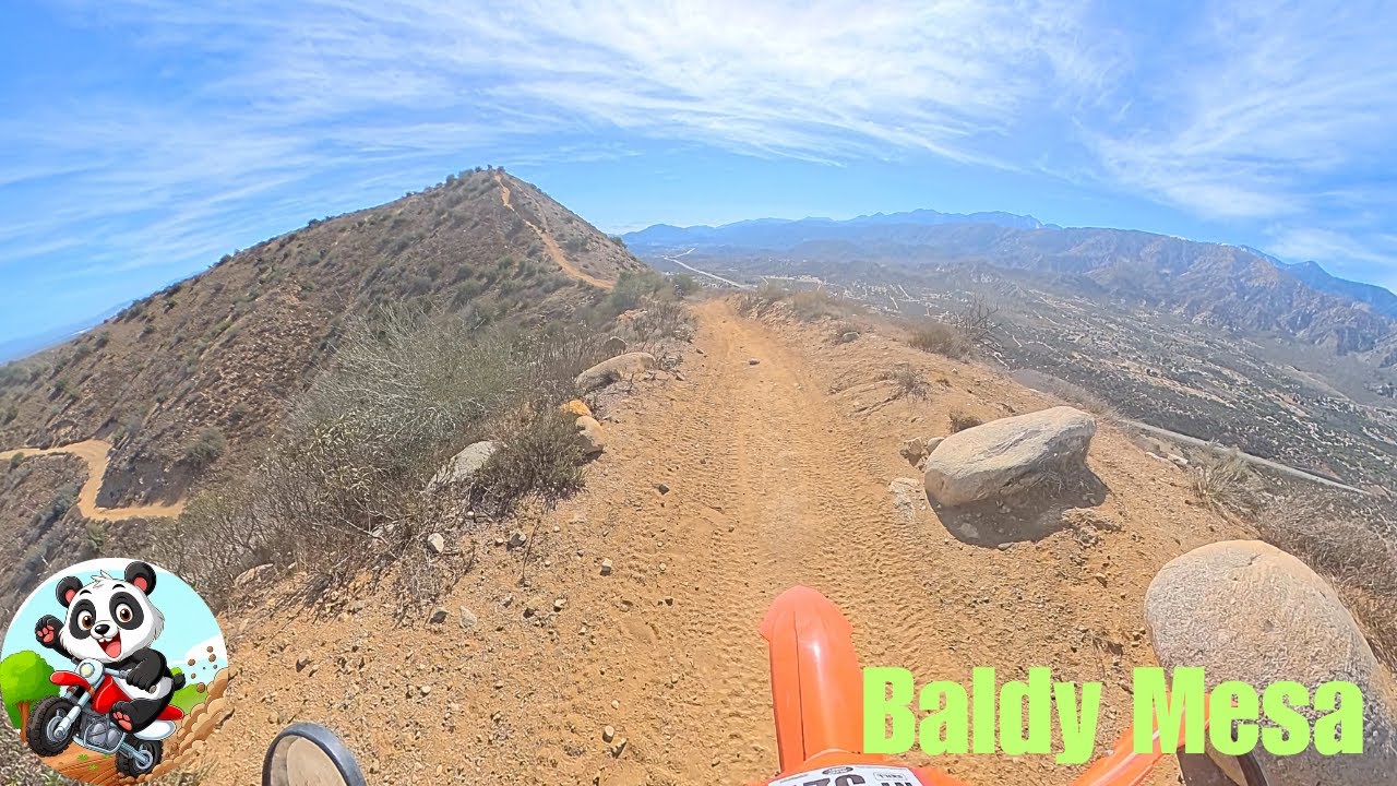Baldy Mesa — одноколейная трасса, холмы и песок