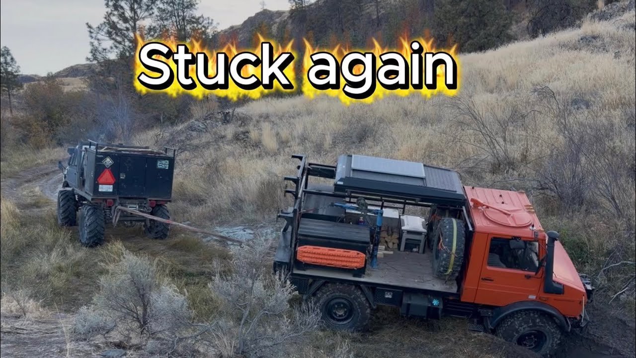 Unimog 1300L needs a tug: Quick Pull by a 406