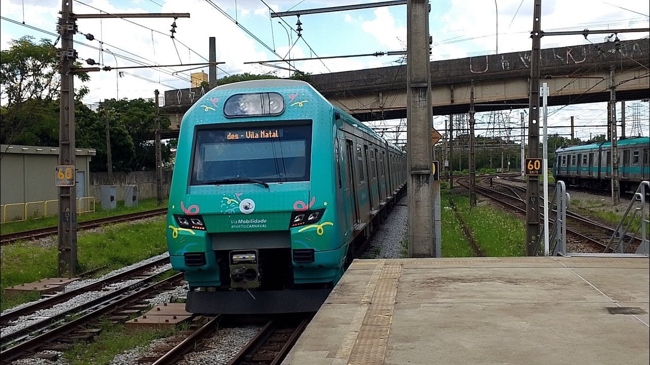 Série 8900 Carnaval | Na estação Presidente Altino