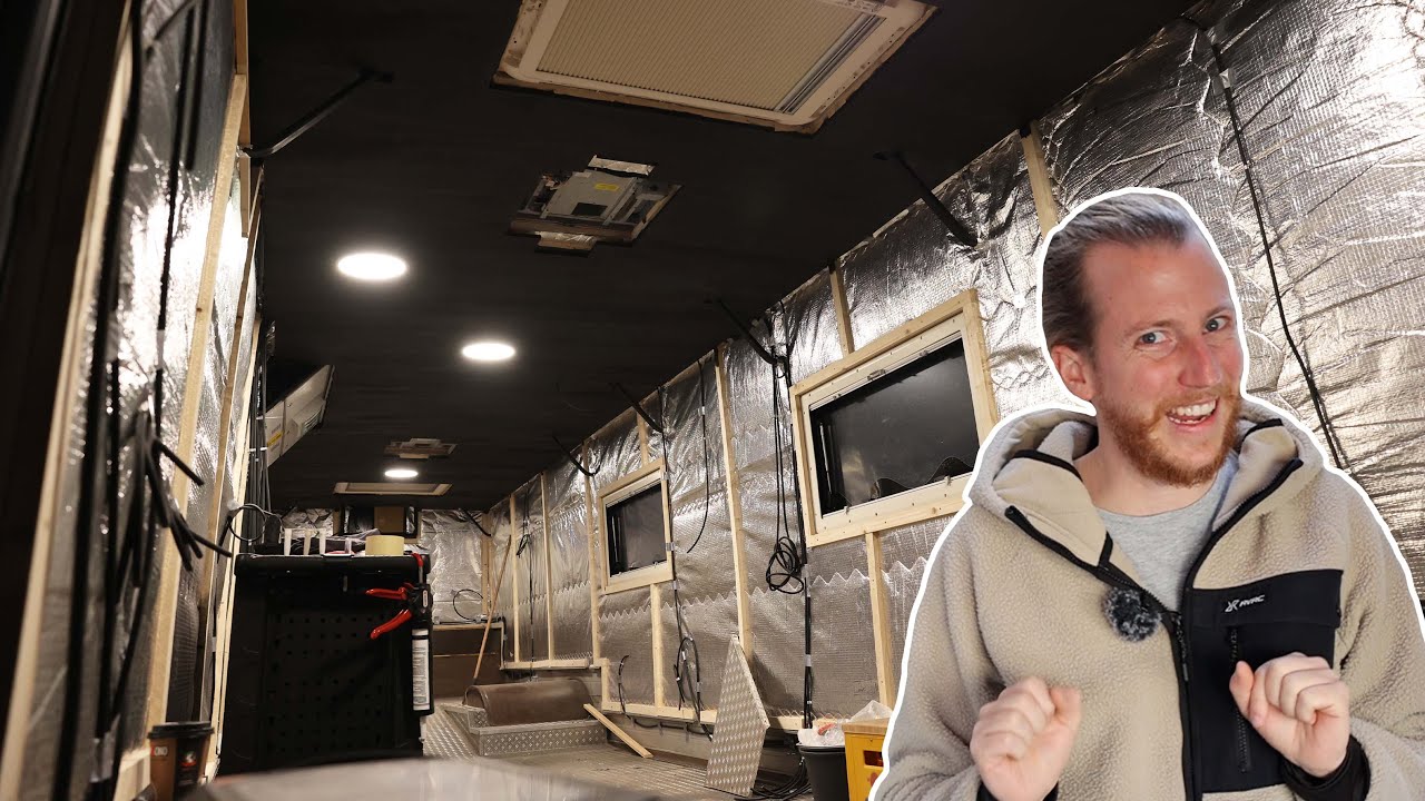 Es geht los 🤩 Wir verkleiden die Decke vom Linienbus mit Queenply Leichtbauplatten! 🚌