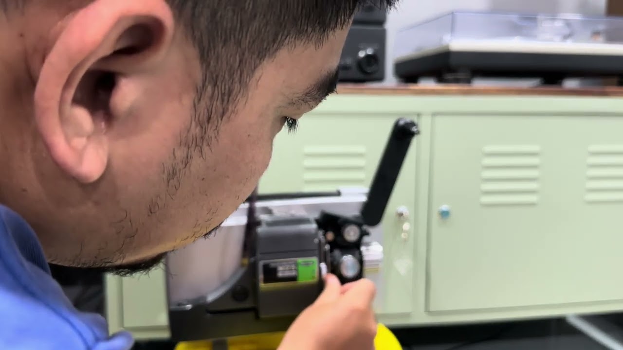 Super 8 Film Projector (Demo Video)