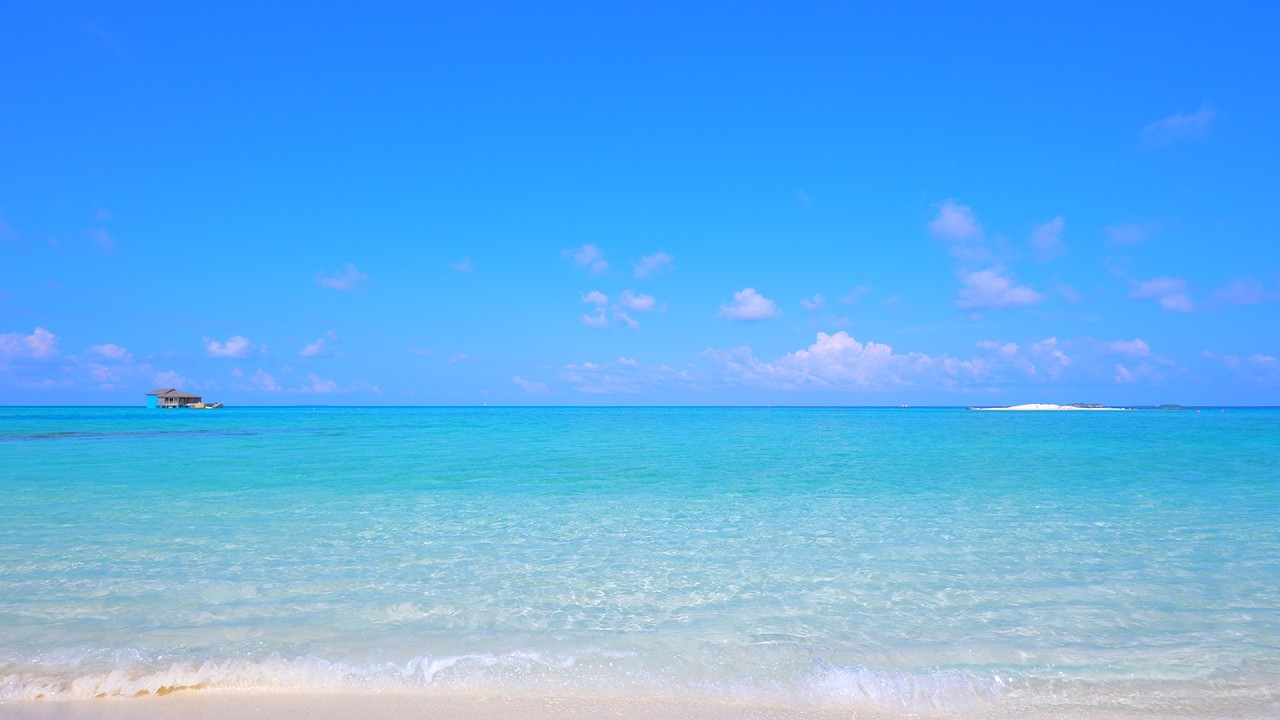 Maldives Hidden Island Retreat 🏝 Turquoise waters of the ocean 4K Ultra HD