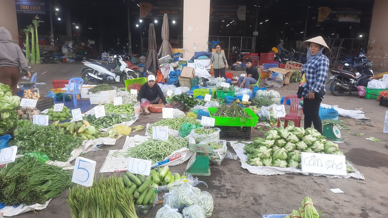 Khu rau chợ đầu mối bình điền 21 tây tháng 1 cải thìa 5k bầu bí ký 5k ớt giảm cực mạnh 65k 