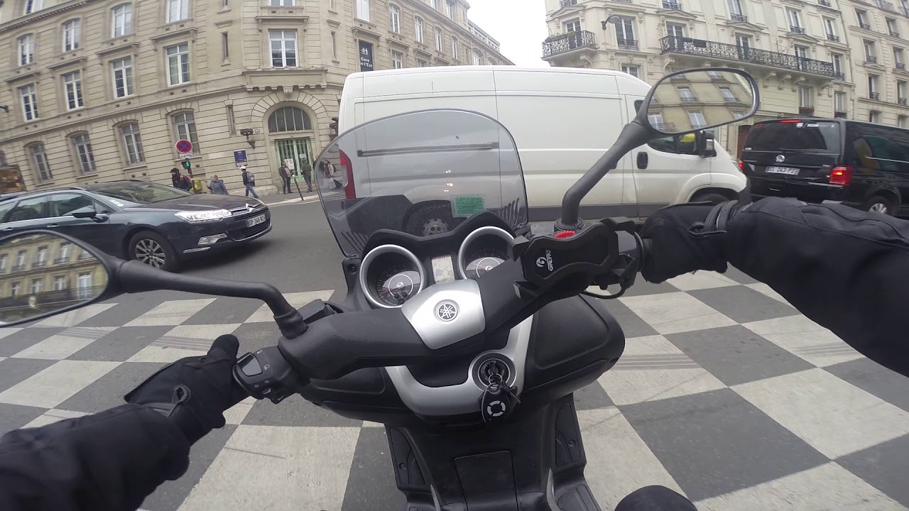 Yamaha XMax 250 ride in Paris