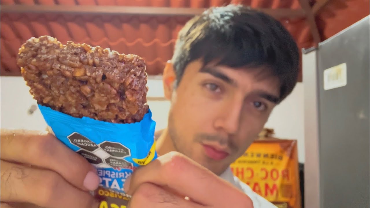 ASMR mordidas súper crujientes cerca de tus oídos (barritas de cereal)