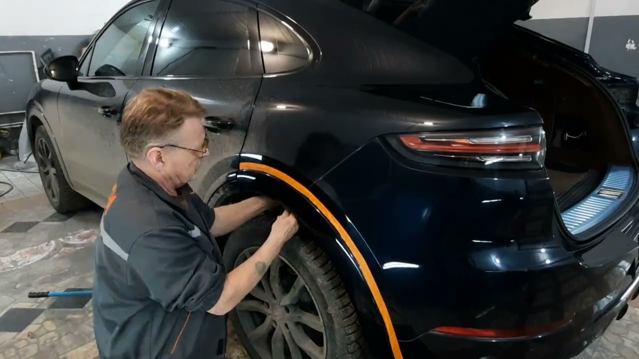 Porsche Cayenne - Снятие заднего бампера, задних расширителей арок и фонарей.