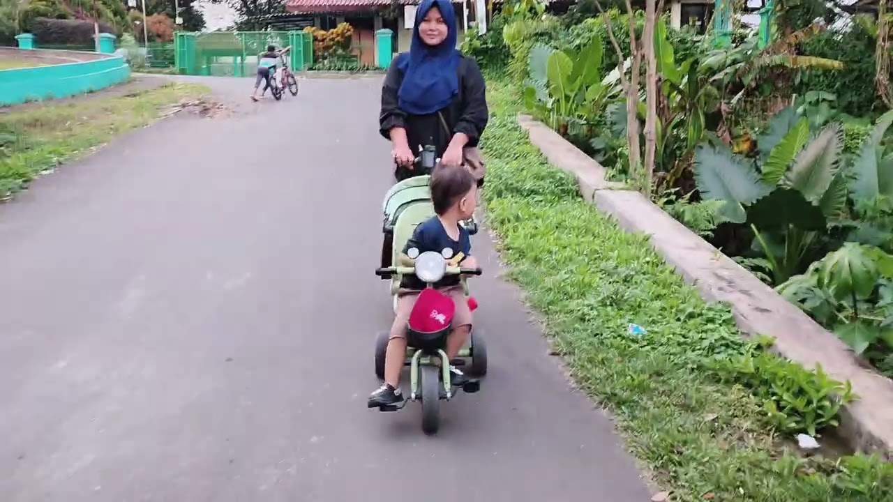 Zayden dan Ummah betualang 