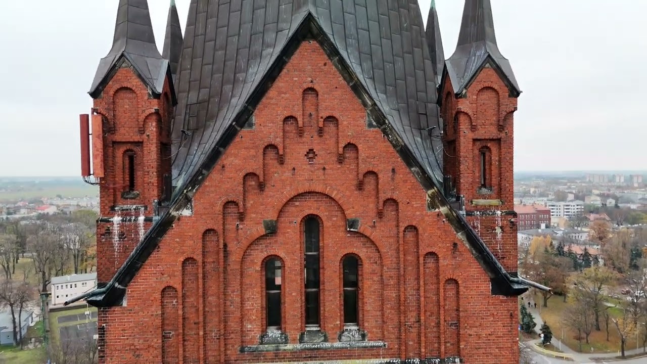 Kościół p.w. NMP w Inowrocławiu 4K. Czy ktoś widział kiedyś KOGUTA w najwyższym punkcie kościoła??