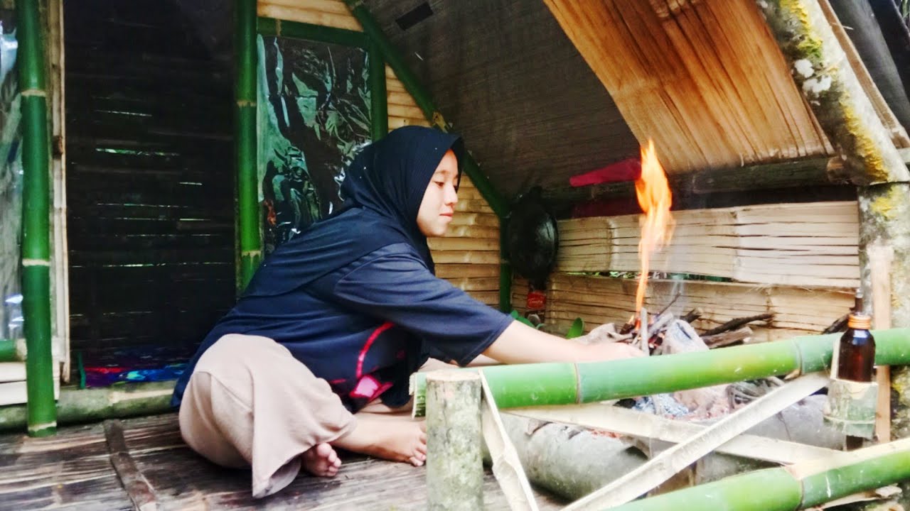 CAMPING 3 HARI MEMBUAT SHELTER BAMBU DITEPI SUNGAI AMAN DAN NYAMAN BARENG ISTRI