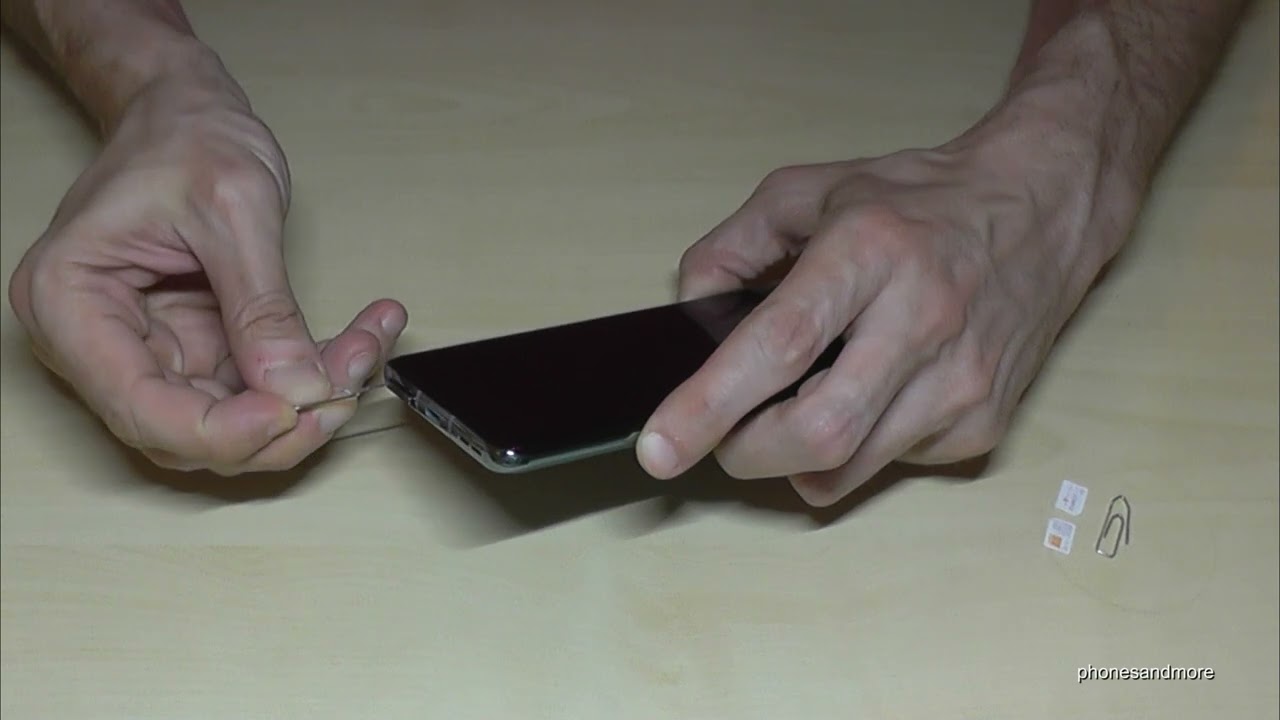 OnePlus 11: How to insert the SIM card? Installation of the nano SIM cards (Tutorial)