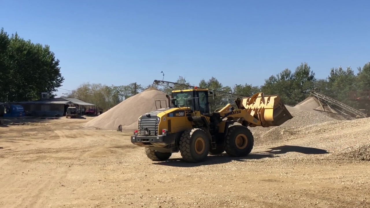 KOMATSU WA380-7 FEEDING HOPPER WITH MATERIAL