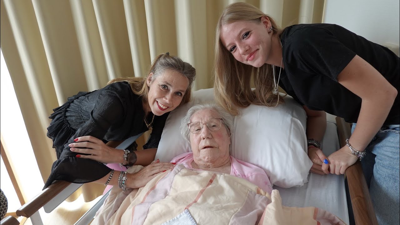 OvergrootOMA is gevallen in het VERPLEEGHUIS. Ze is vandaag JARIG. HOERA! #dementie #oma  #3870