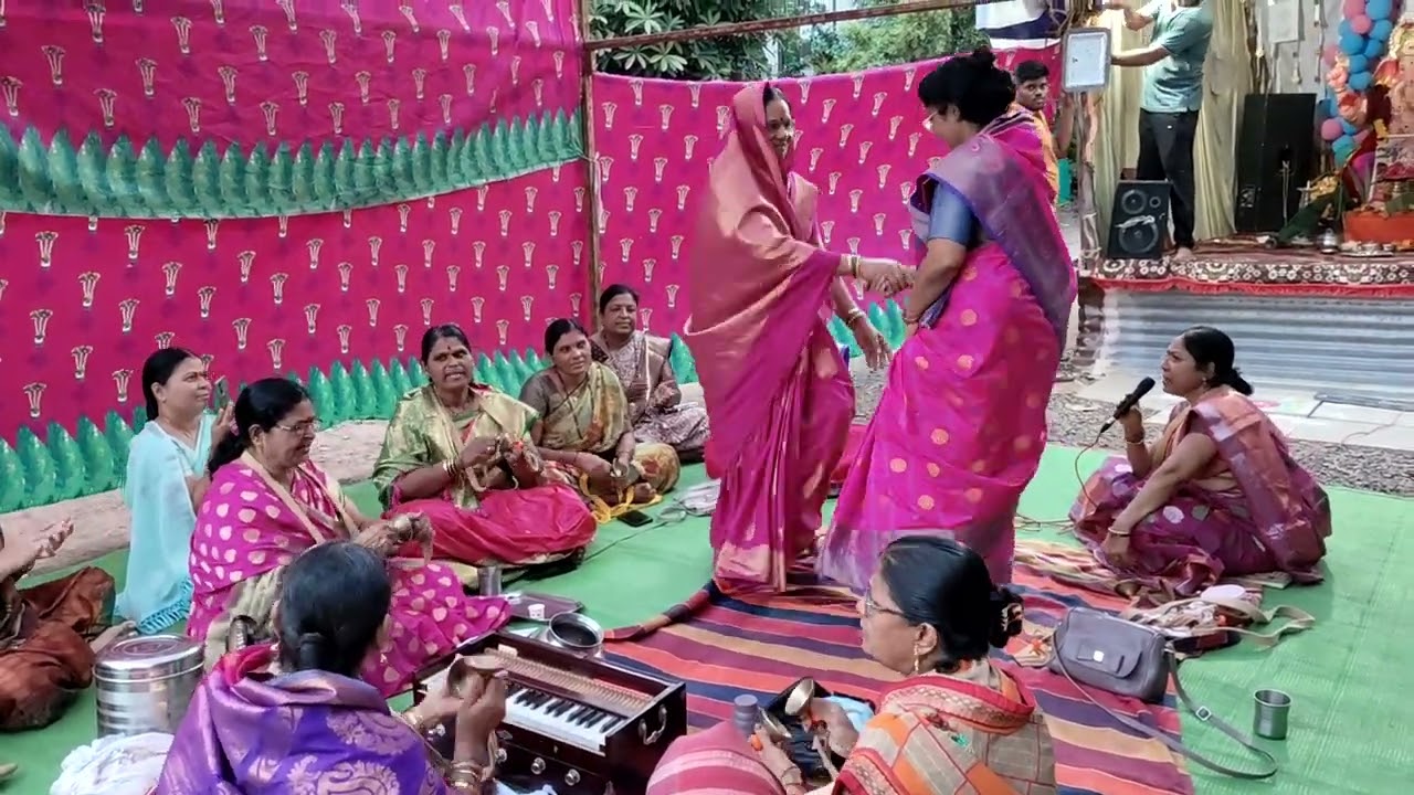या कृष्णाला गौळण लाजती खुप छान गोळण🚩🚩 पाऊले पण छान खेळल्या गौळणी🌹❤️