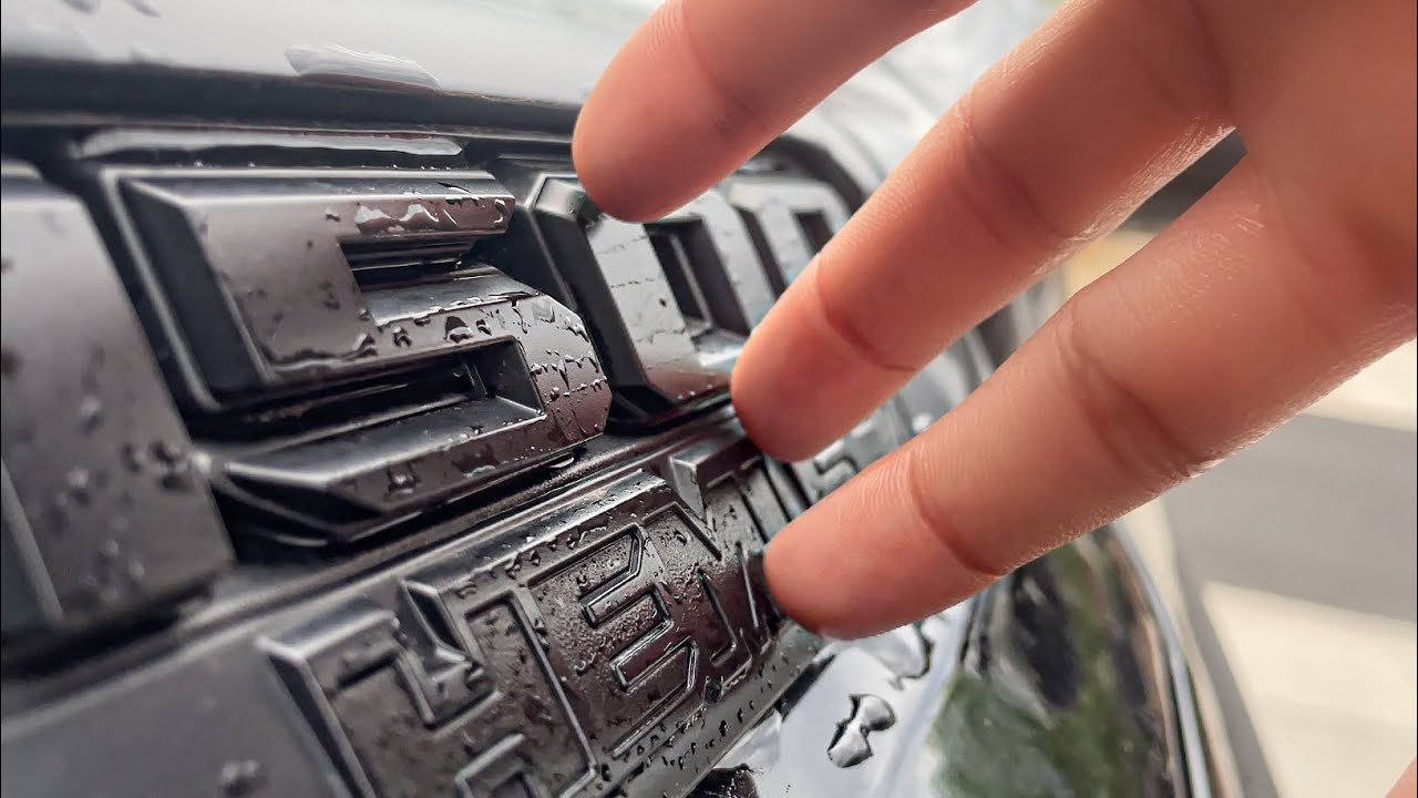 ASMR Tapping Around Rainy Outdoors / Car Tapping