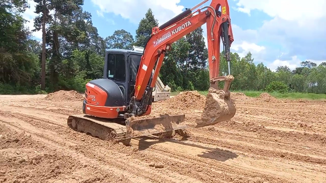 รถขุดคูโบต้า U 55 ดันดิน 6 ล้อดั้ม จะเวิร์คหรือเปล่าติดตามครับ