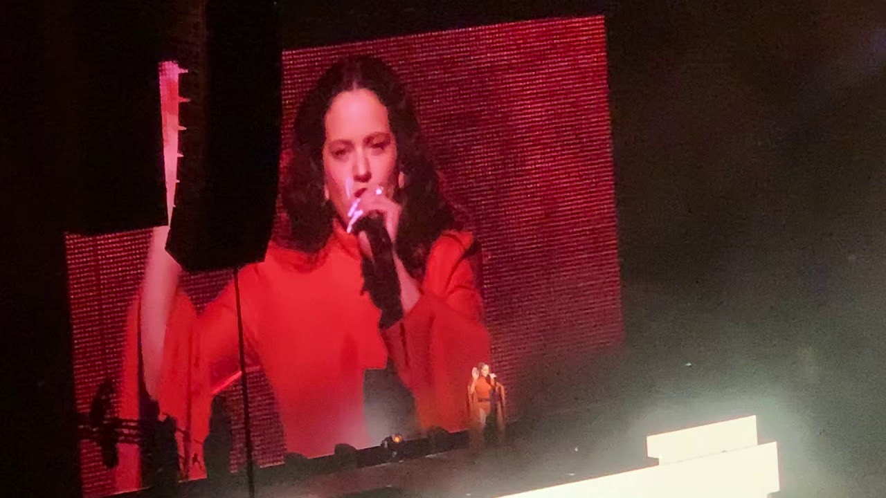 Rosalía - Intro y Pienso en tu Mirá - Palau Sant Jordi Barcelona
