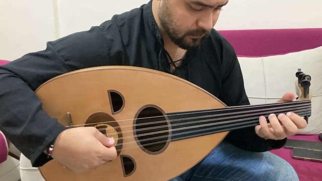 عزف عود بانامل استاذ بيت العود العربي كرم ثامر