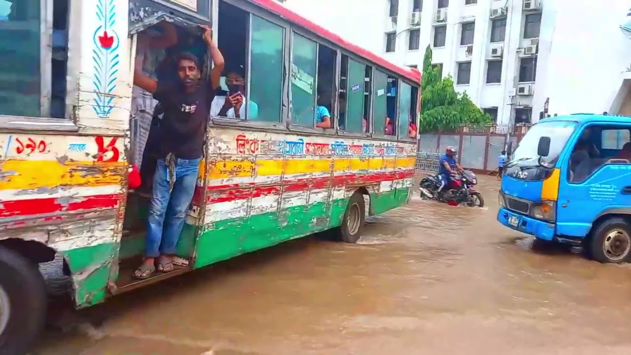 বৃস্টি হলে কেমন হয় ঢাকা শহর চিত্র,রাজধানী মতিঝিলে বৃস্টির পানিতে সয়লাব