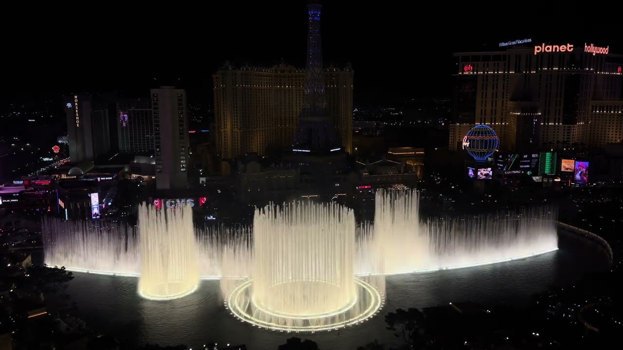 Fountains of Bellagio - “O Holy Night” (Night)