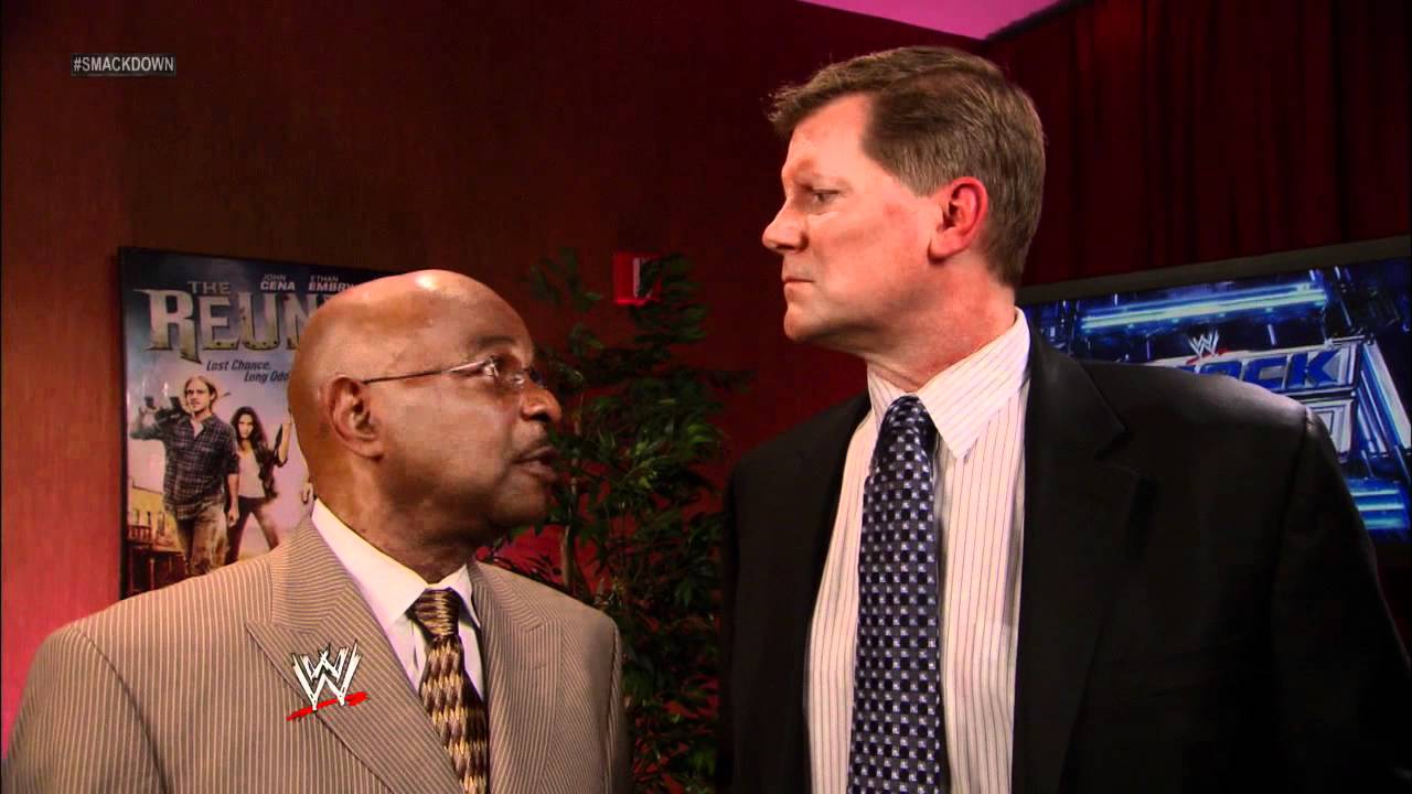 SmackDown: John Laurinaitis makes a match between himself