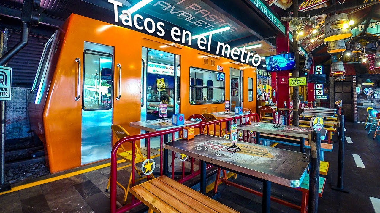 Comiendo Tacos al pastor en un Vagón del Metro / Don Pastor, Puebla - Un día comiendo