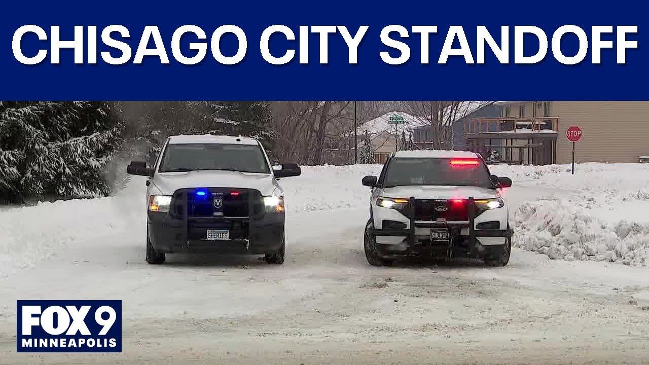 Man barricaded inside Chisago City business, police say avoid the area