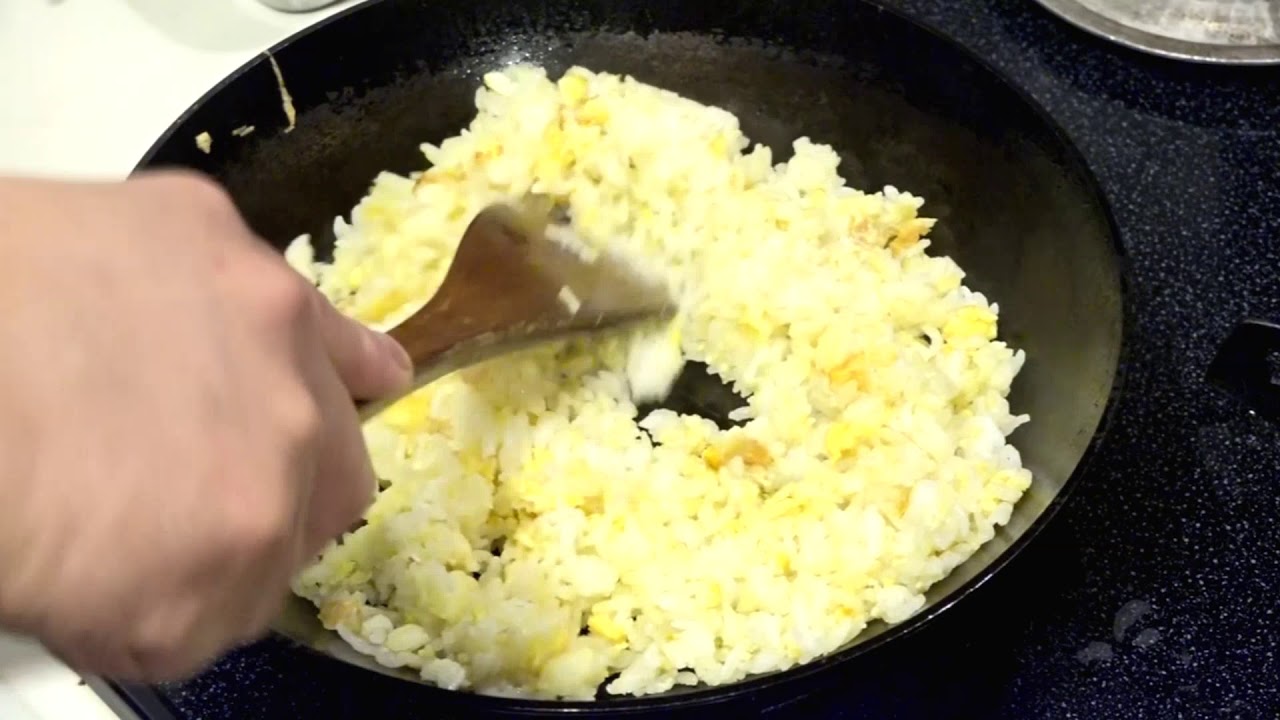 de Buyer / How to Make Japanese Egg Fried Rice in carbon steel pan 板厚3mm デバイヤーの鉄フライパンで炒飯(チャーハン)を作る方法