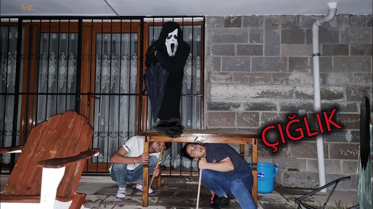 GERÇEKTE ÇIĞLIK ÖNCE KURBANLARIYLA OYUN OYNUYOR !!