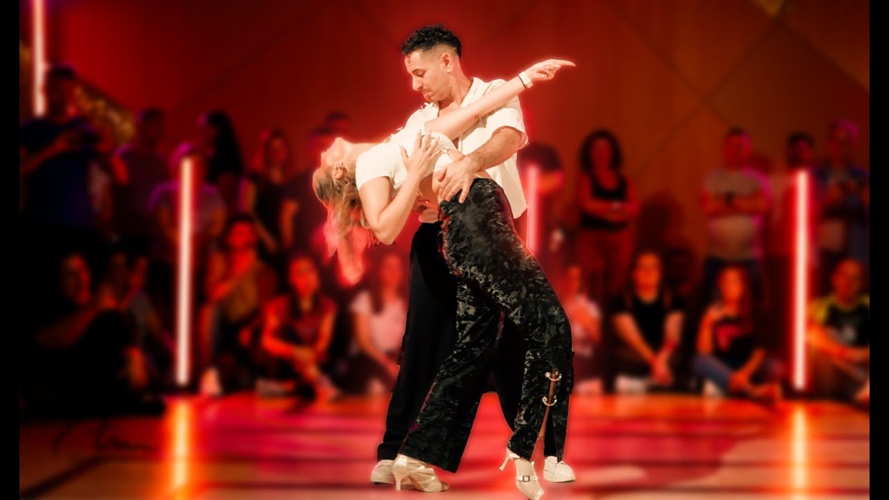 Prince Royce - How Deep Is Your Love | Alfonso y Mónica