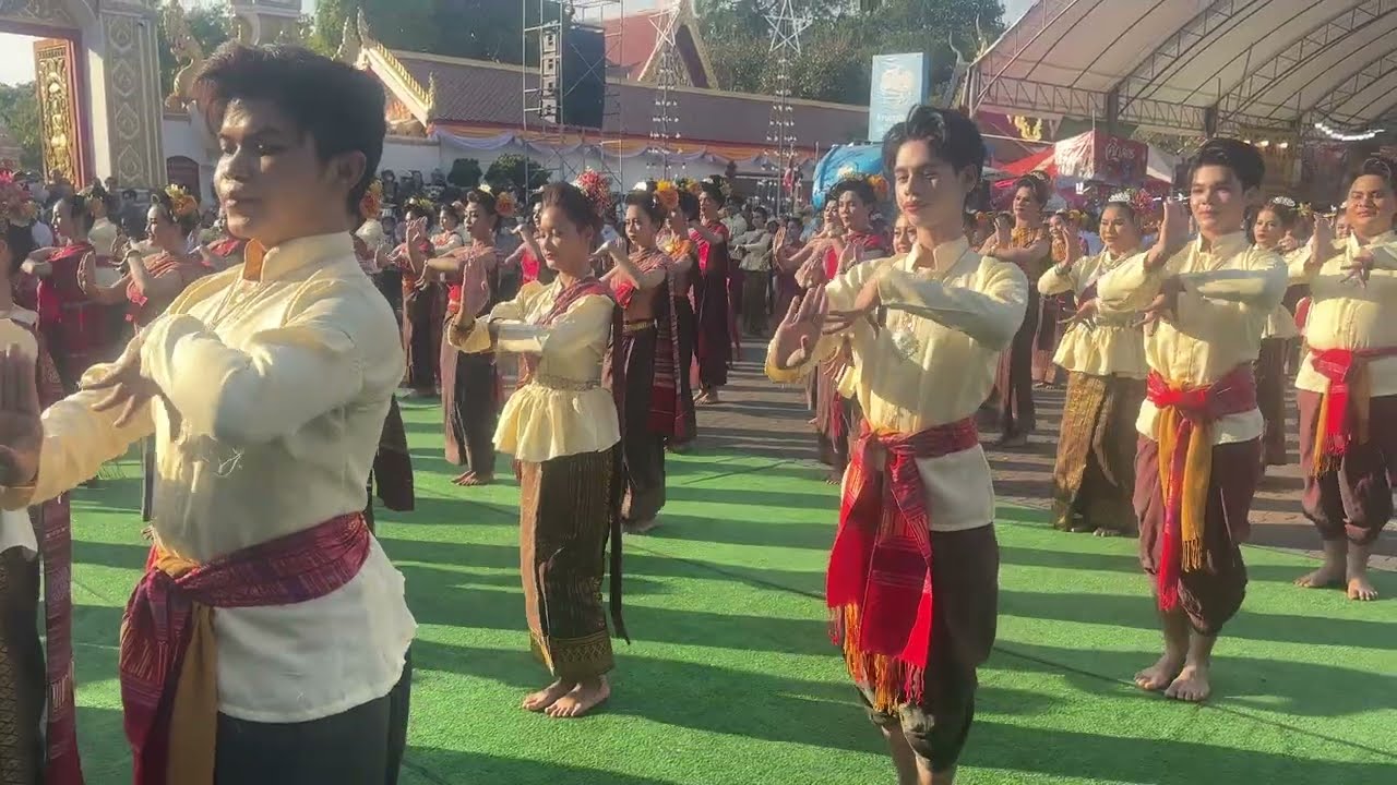 รำถวายพุทธบูชา สักการะองค์พระธาตุพนม ลายศรีโครตบูรณ์ 