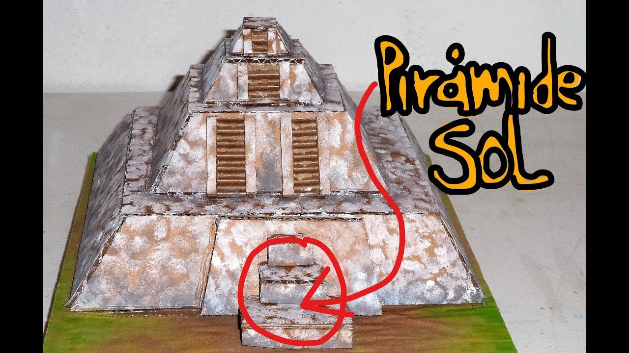 Pirámide del Sol (maqueta de cartón)
