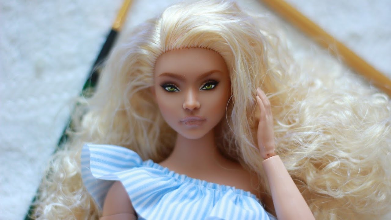Doll repaint tutorial / Barbie doll repaint #art #dolls #dollcollector #dollcollector #barbiedolls