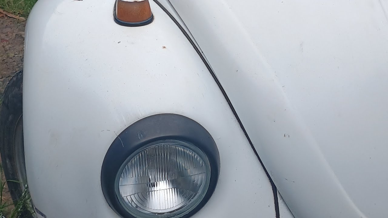 Fusca 77 entrando água pelo capô.