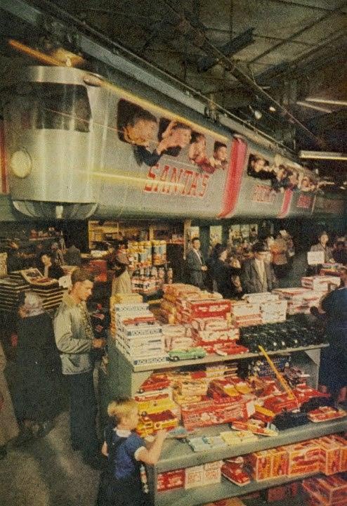 Fubble visits the Herpolsheimer's Christmas Train ~ The Santa Express ~ Grand Rapids Public Museum