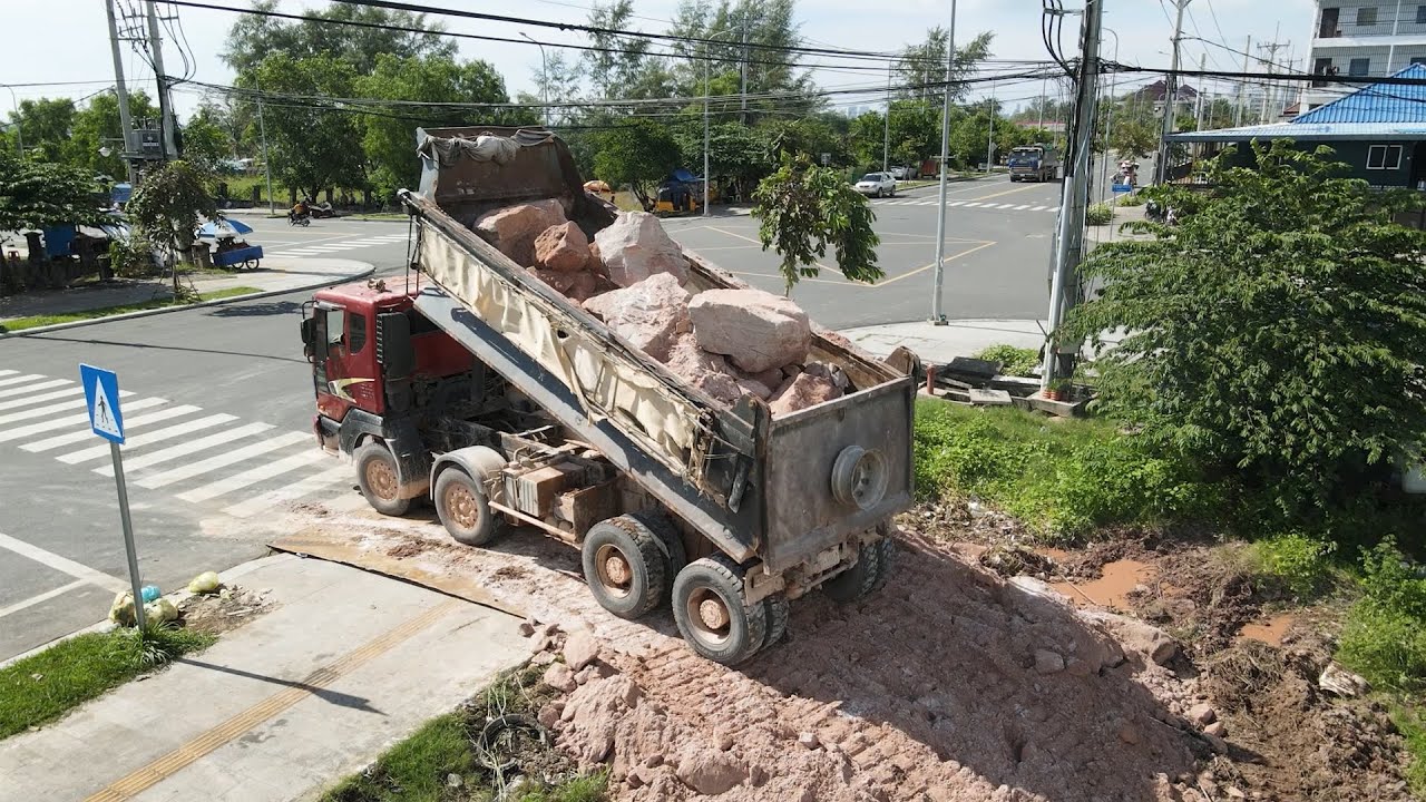 Move On Stones Be Carefully Project, Landfilling Using Team Trucks 25 5Ton With Bulldozers Push