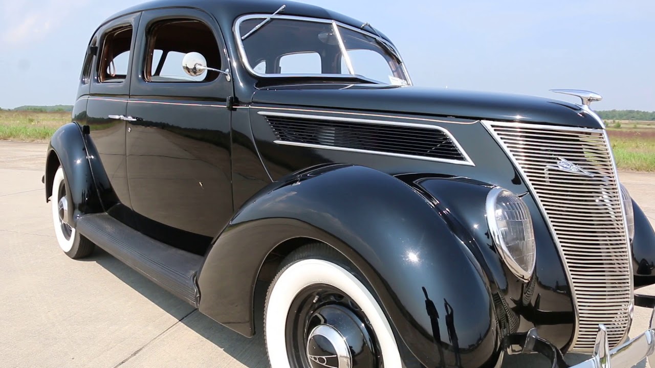 Продаётся Ford Sedan Model 78 1937 года выпуска, прекрасно отреставрированный 12 лет назад.