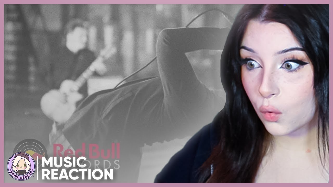 E-Girl Reacts│Beartooth - Aggressive│Music Reaction