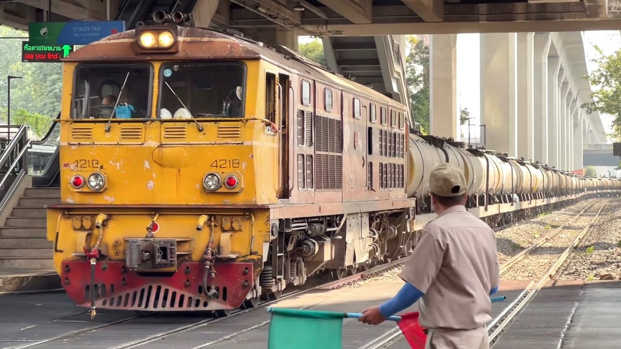 SRT. #ก่อนรถไฟฟ้าสายสีส้มจะมาถึง!? จุดตัดทางรถไฟถนนราชปรารภกับรถไฟขบวนต่าง ๆ และรถเมล์สายต่าง ๆ